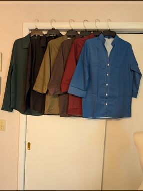 Ladies NWOT 6pc Button-Front Shirt Bundle -Med